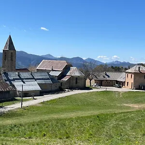 Appartement Six Duplex A La Montagne Pompiery, Seyne